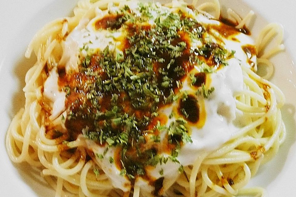 Spaghetti mit Joghurtsauce Spaghetti mit Joghurtsauce