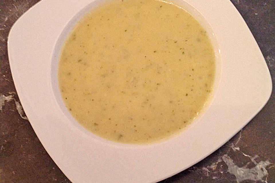 Kohlrabi - Petersilien - Suppe