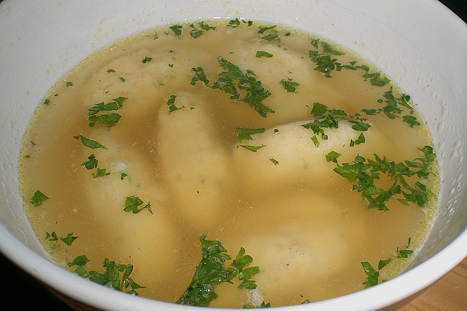 Grießklößchensuppe mit Petersilie