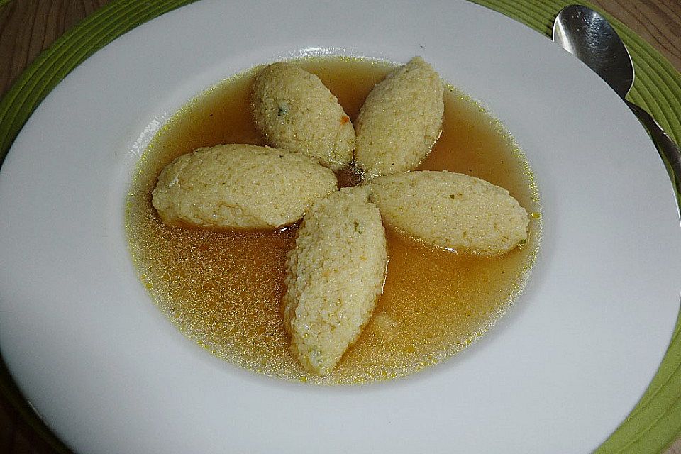 Grießklößchensuppe mit Petersilie