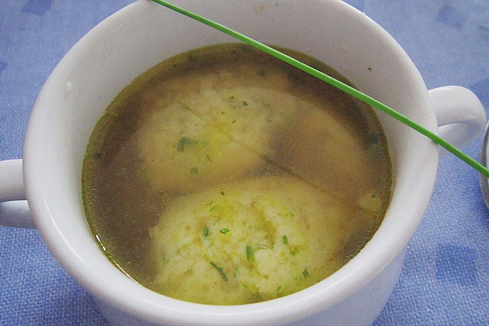 Grießklößchensuppe mit Petersilie