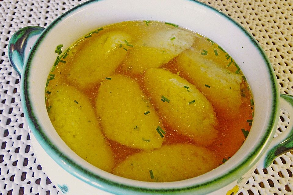 Grießklößchensuppe mit Petersilie