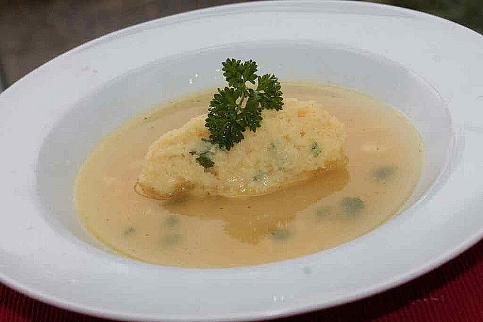 Grießklößchensuppe mit Petersilie