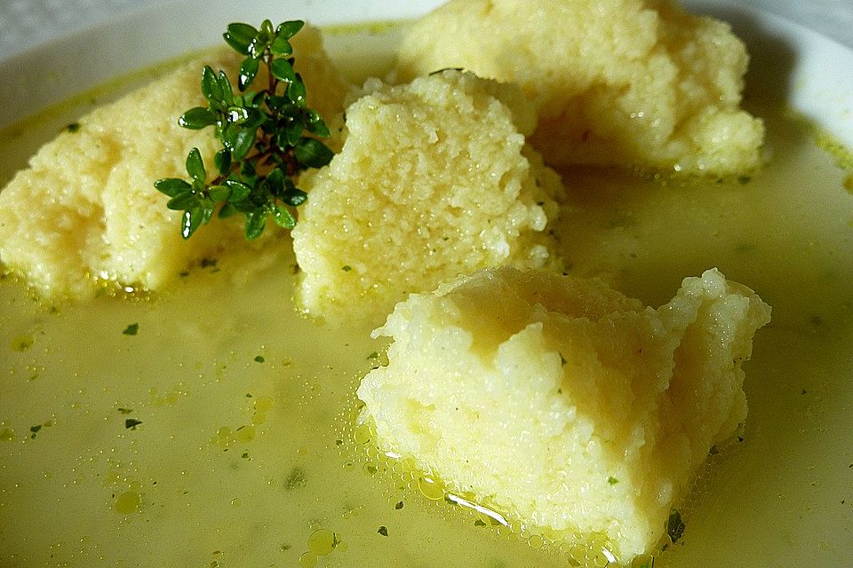 Grießklößchensuppe mit Petersilie