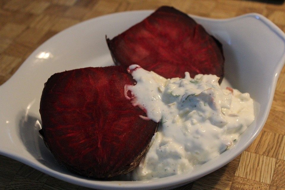 Rote Bete aus dem Backofen mit Meerrettich-Apfel-Quark