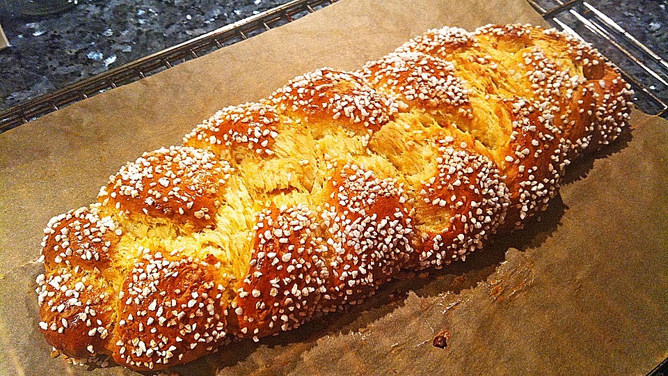 Weißer Schokoladen - Hefezopf von Seelenschein