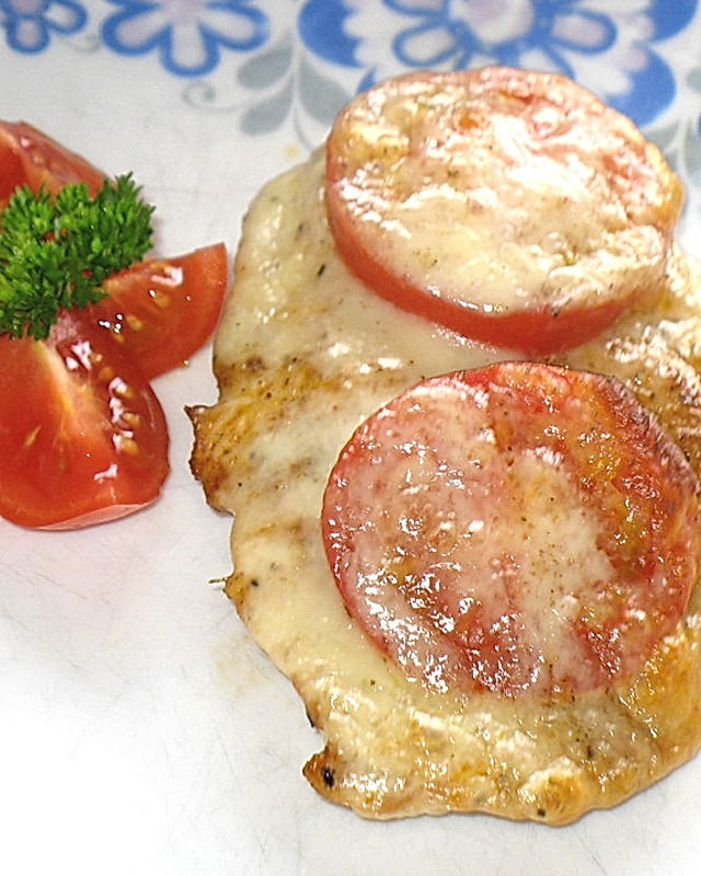 Hähnchenbrustfilet überbacken mit Tomate - Mozzarella