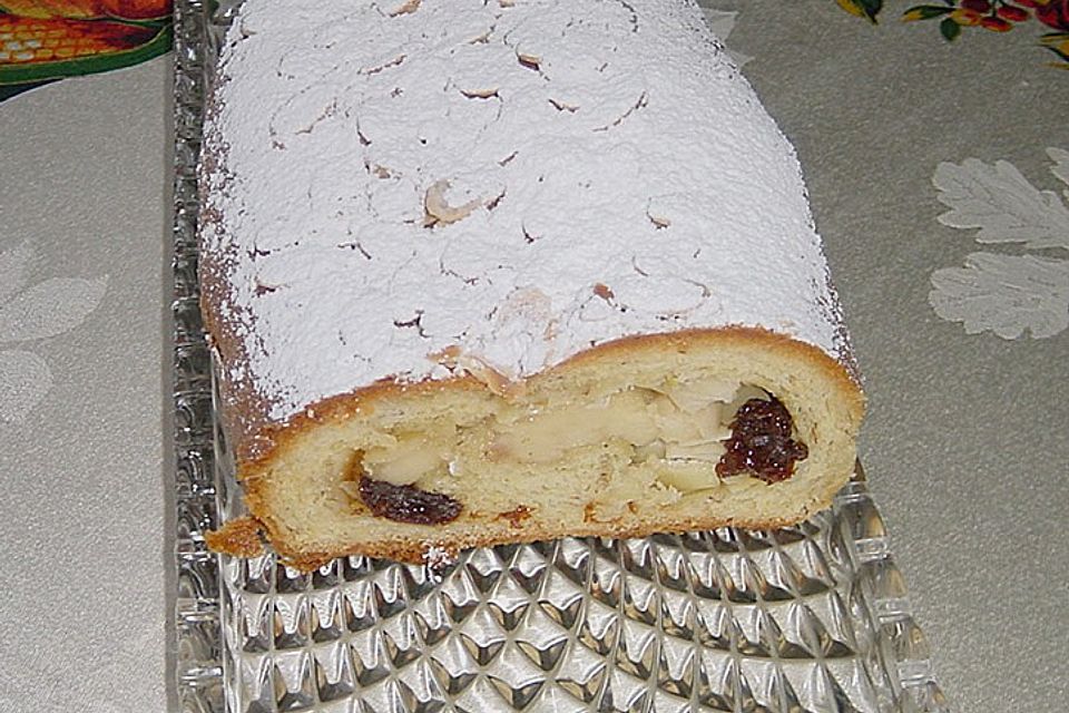 Pflaumen - Marzipan - Stollen