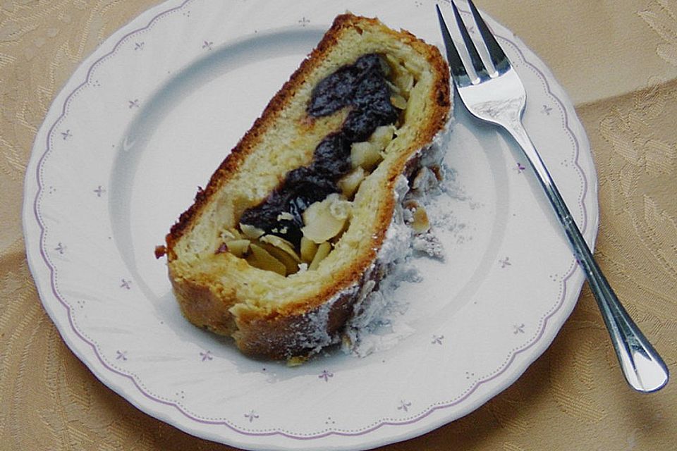 Pflaumen - Marzipan - Stollen