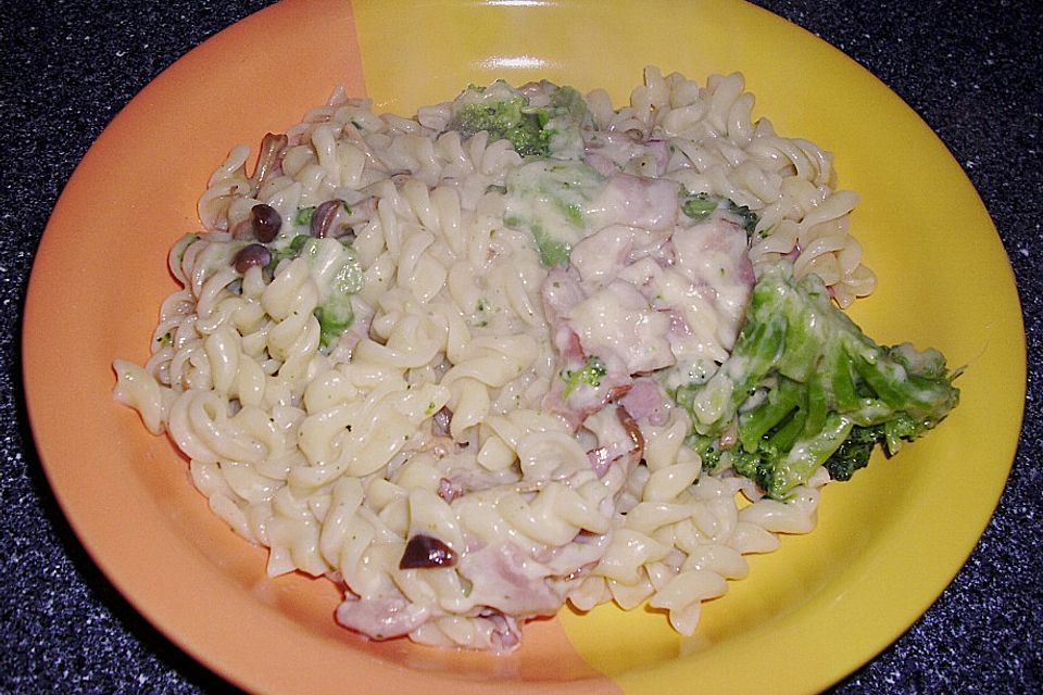 Penne mit Pfifferlingen und Brokkoli