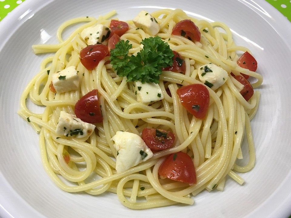 Spaghetti Salat mit Mozzarella und Tomaten von Rantanplan| Chefkoch