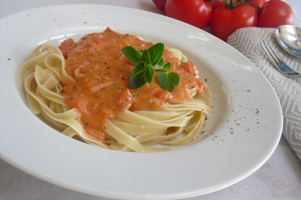 Einfache Tomaten - Sahne - Sauce