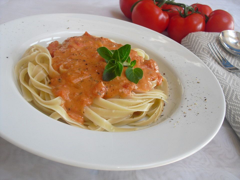 Einfache Tomaten - Sahne - Sauce von Gläsersucherin | Chefkoch