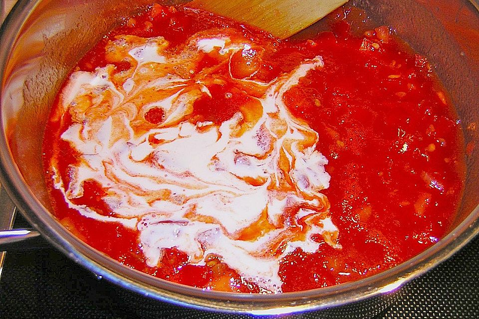 Einfache Tomaten - Sahne - Sauce