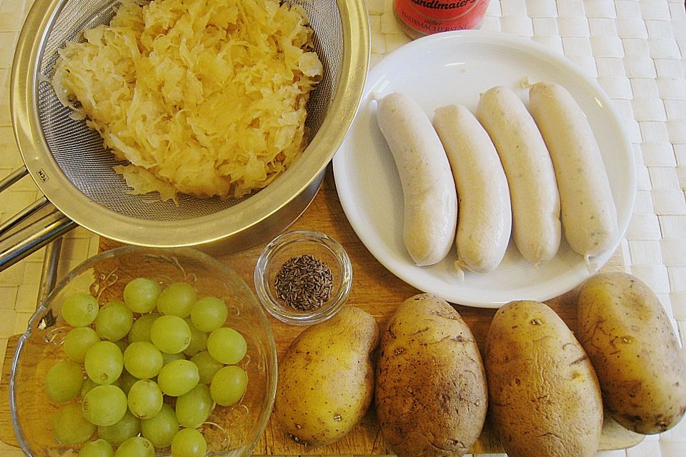 Weißwürste mit Traubenkraut und Kartoffelpüree