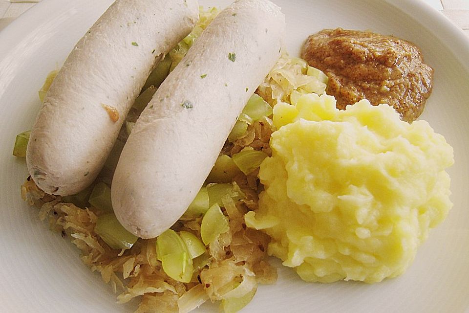 Weißwürste mit Traubenkraut und Kartoffelpüree