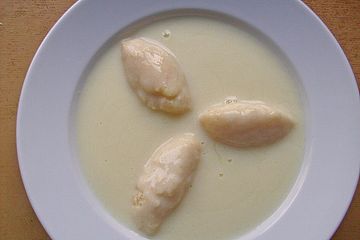 Buttermilchsuppe mit Grießklößchen