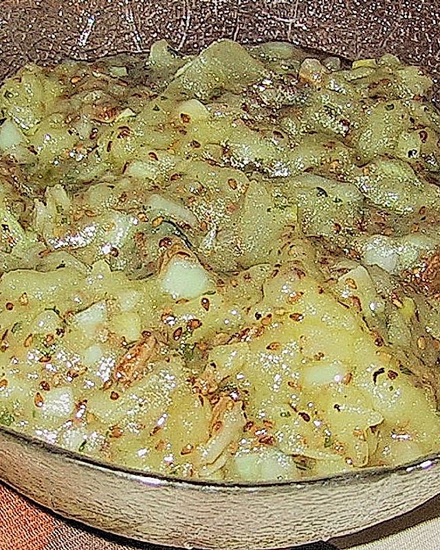 Kartoffelsalat mit Knoblauch und Sesam