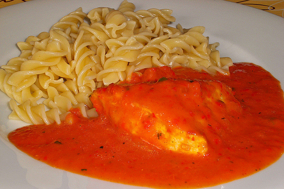 Hähnchenbrüste mit Paprika - Sahnesauce