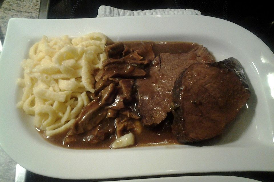 Rosmarinschmorbraten mit Steinpilzsauce