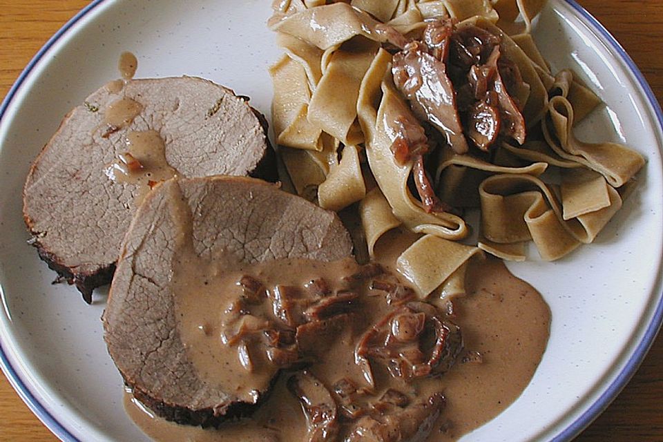 Rosmarinschmorbraten mit Steinpilzsauce