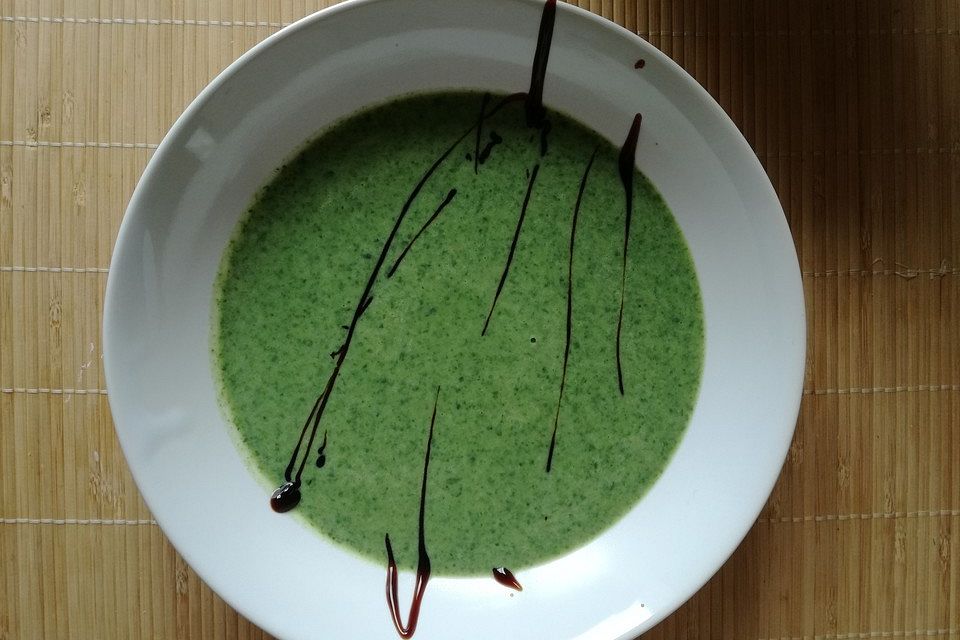 Cremesuppe vom Feldsalat