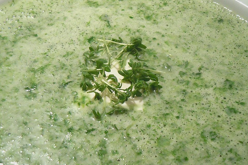 Cremesuppe vom Feldsalat