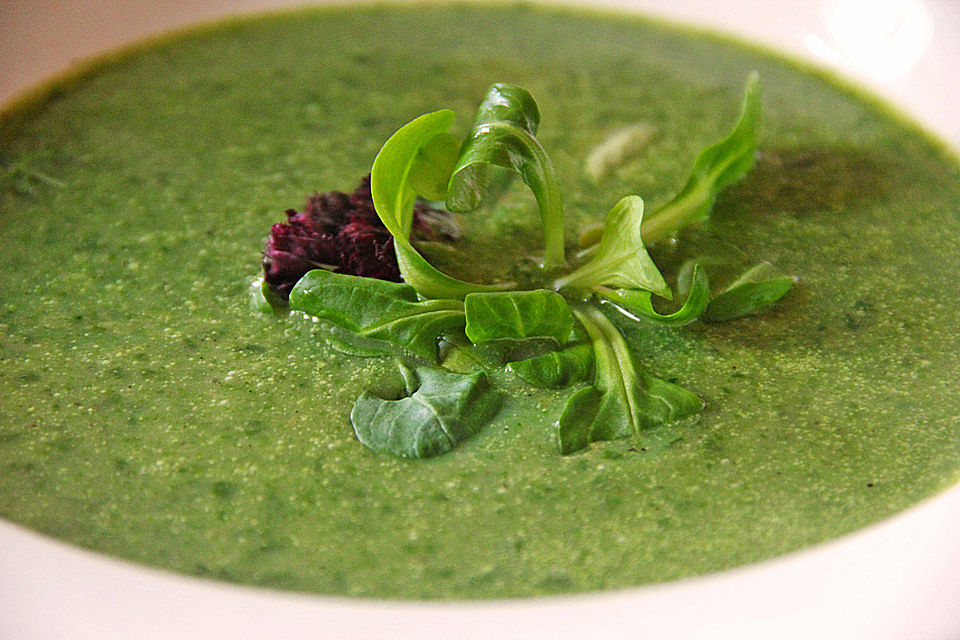 Cremesuppe vom Feldsalat