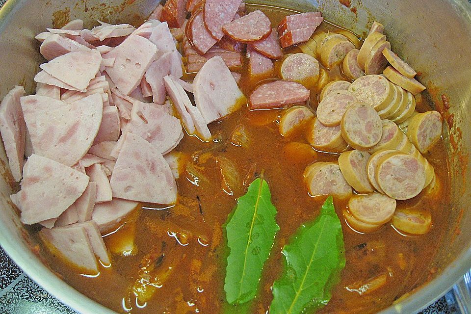 Rustikales Wurstgulasch