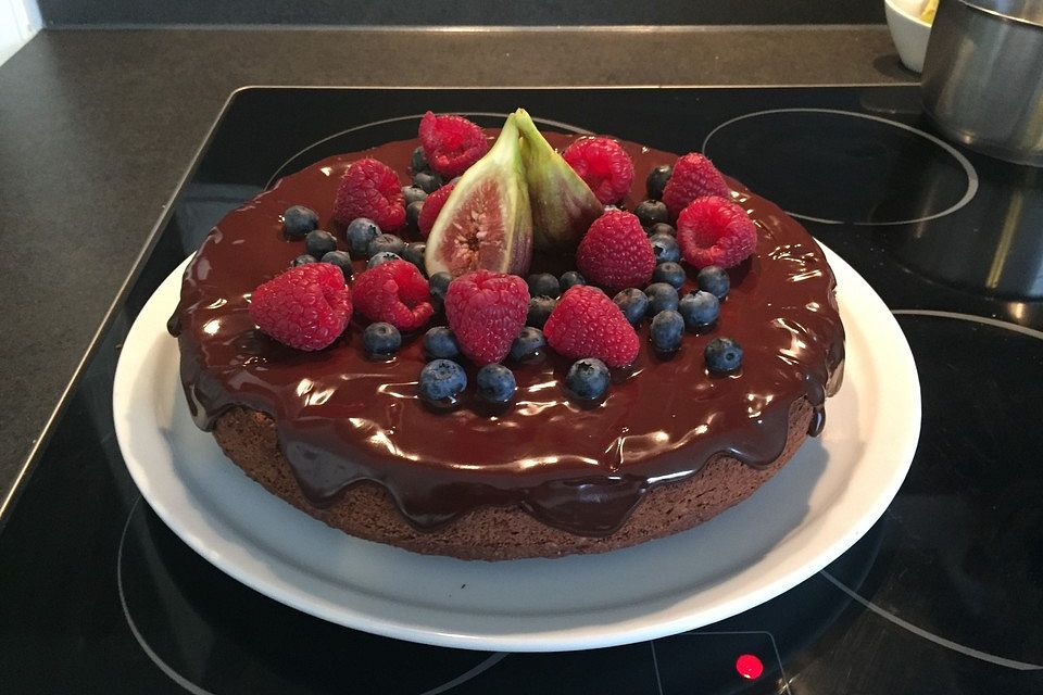 Veganer Schoko-Nuss-Kokos-Kuchen