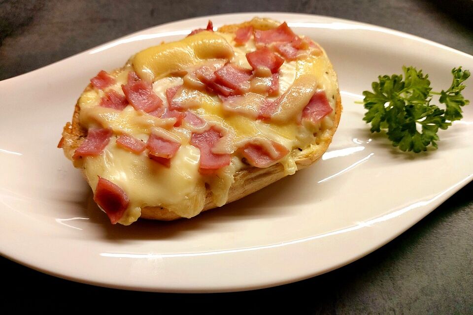 Käse - Schinken - Brötchen aus dem Ofen