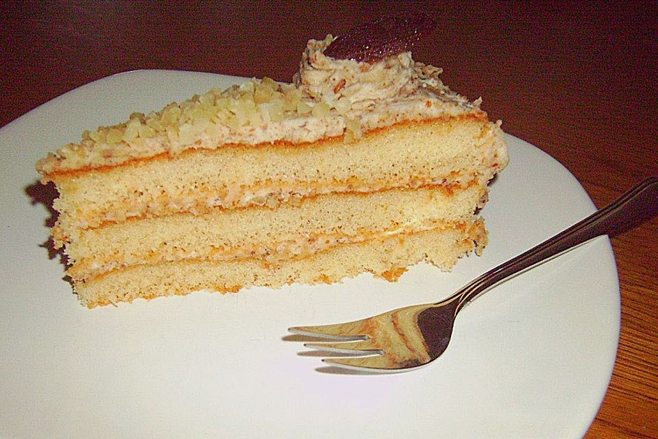 Sahne - Nuss - Torte