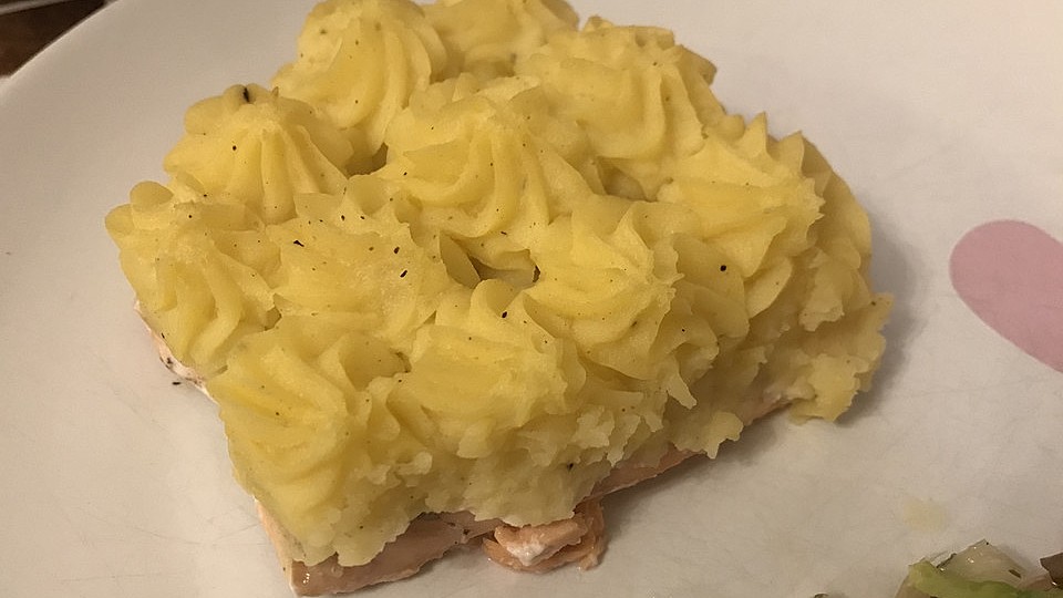Lachs mit Kartoffelhaube von alexandradugas| Chefkoch