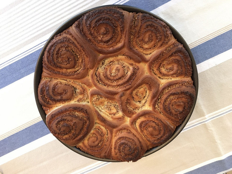 Hefeschnecken mit Mandelfüllung| Chefkoch