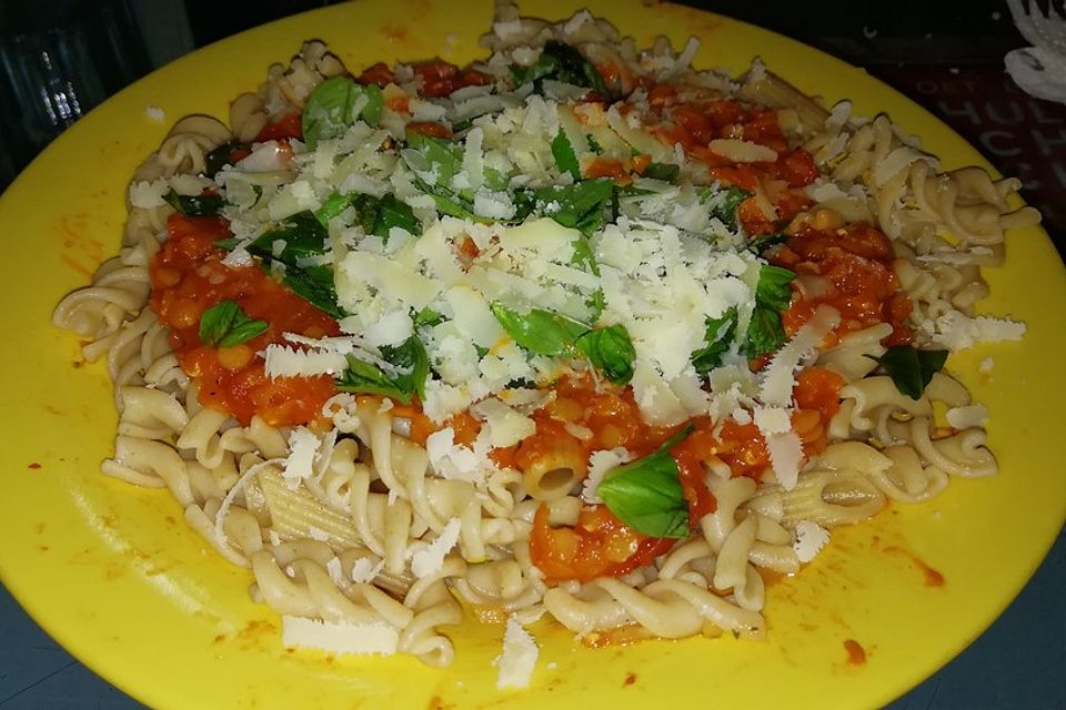 Spaghetti mit Tomaten-Linsen-Sauce