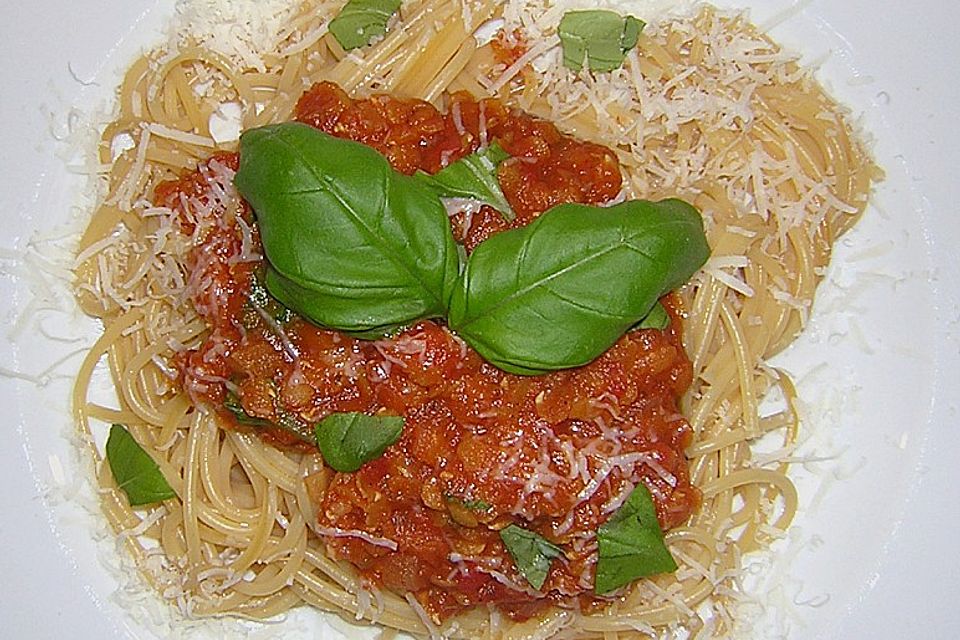 Spaghetti mit Tomaten-Linsen-Sauce