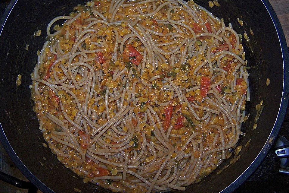 Spaghetti mit Tomaten-Linsen-Sauce