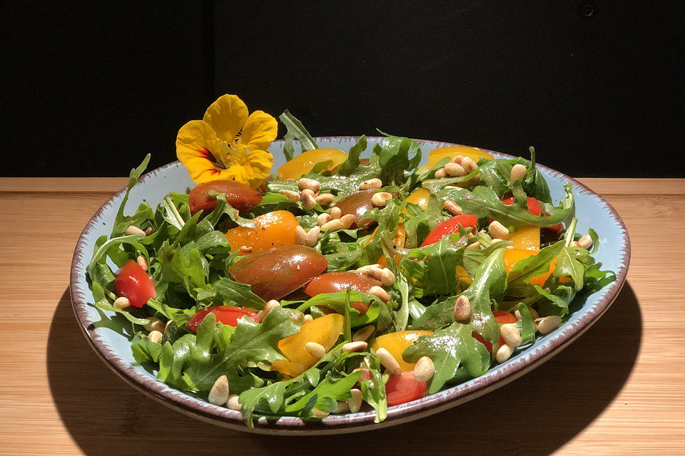 Rucola - Salat mit Pinienkernen