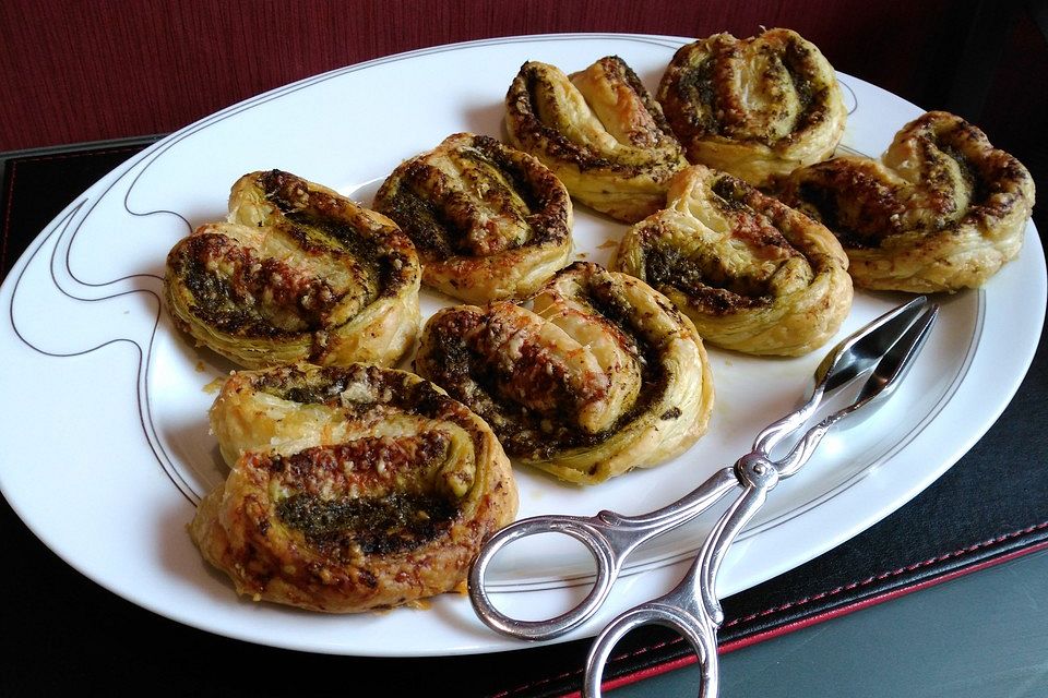 Schweineöhrchen mit Pesto Schweineöhrchen mit Pesto