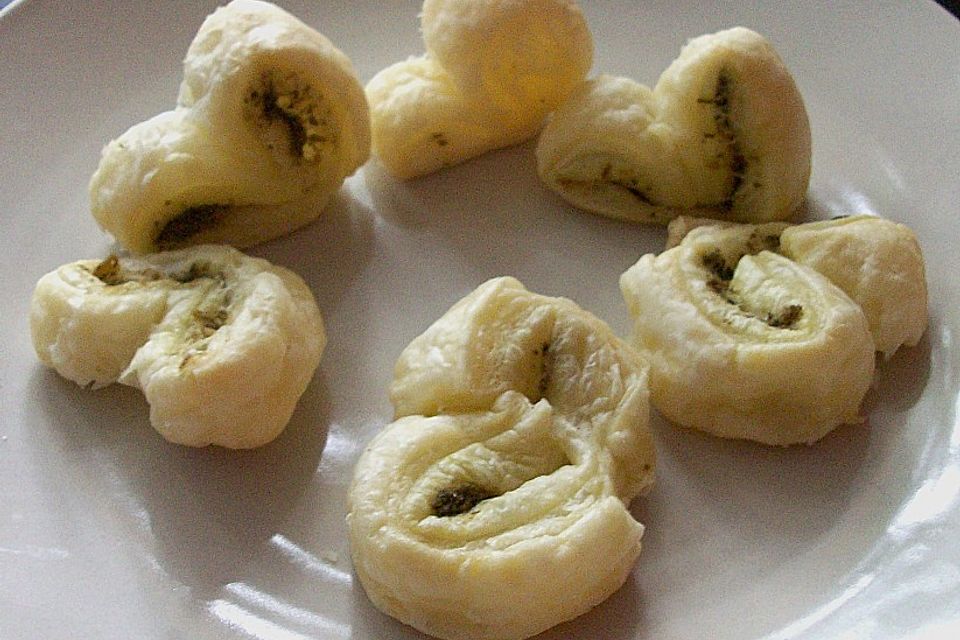 Schweineöhrchen mit Pesto Schweineöhrchen mit Pesto