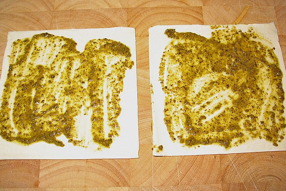 Schweineöhrchen mit Pesto Schweineöhrchen mit Pesto