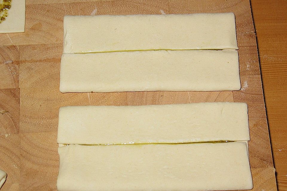 Schweineöhrchen mit Pesto Schweineöhrchen mit Pesto