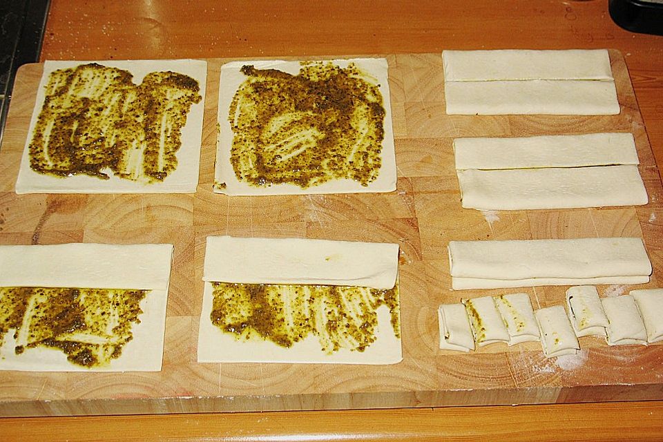 Schweineöhrchen mit Pesto Schweineöhrchen mit Pesto