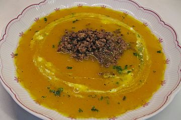 Orangen-Möhren-Suppe mit Hack