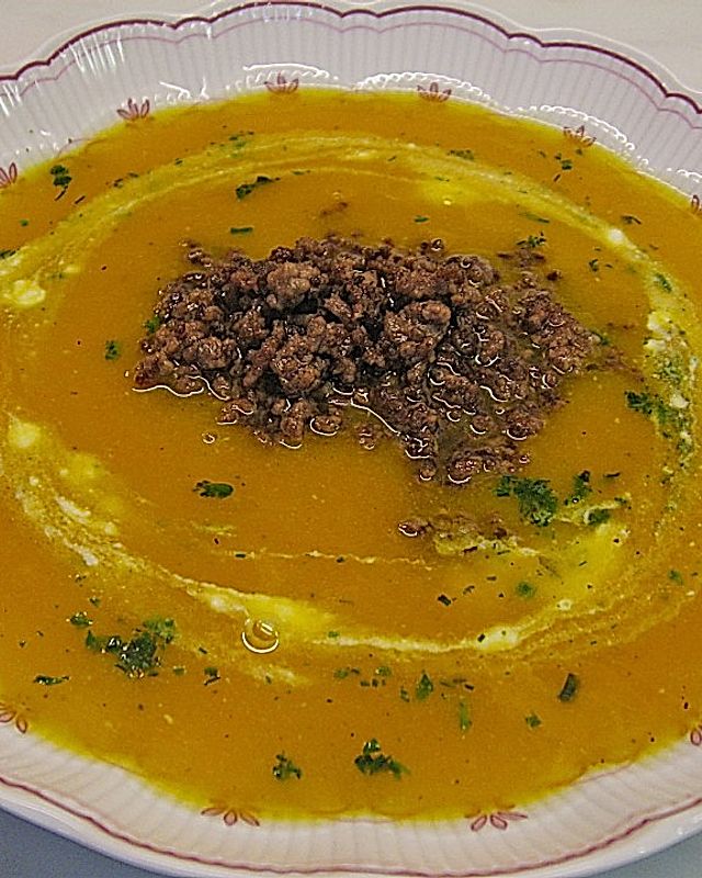Orangen-Möhren-Suppe mit Hack