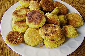 Kartoffel - Tofu Bällchen in Sesam