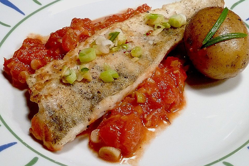 Fischfilet mit Chili - Tomaten - Sauce