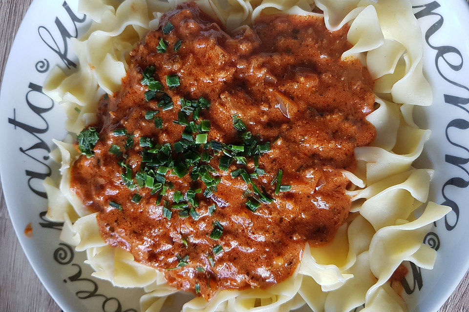 Nudeln in leichter, sämiger Thunfisch-Tomaten-Käse Sauce