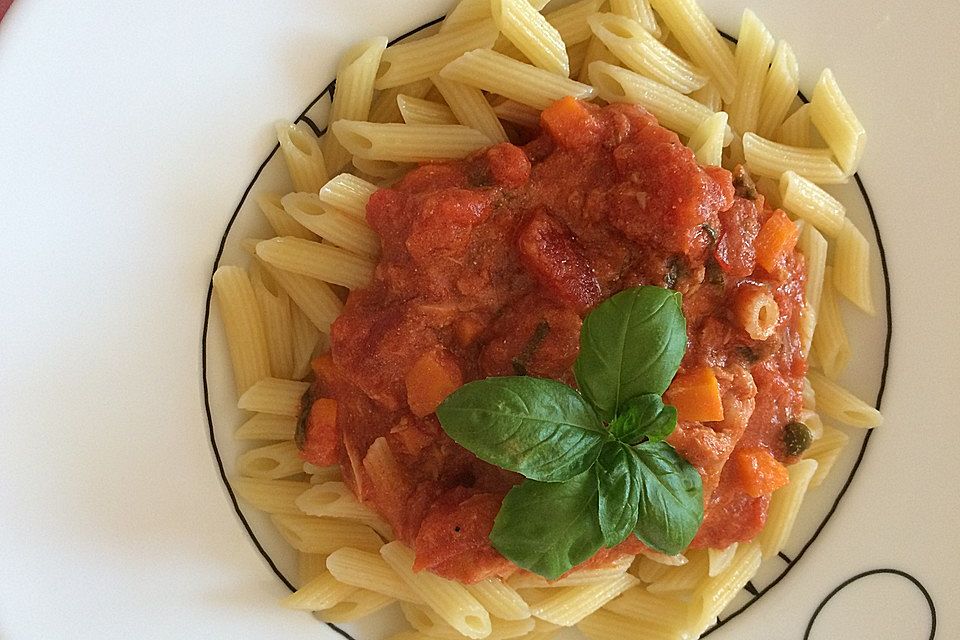 Nudeln in leichter, sämiger Thunfisch-Tomaten-Käse Sauce