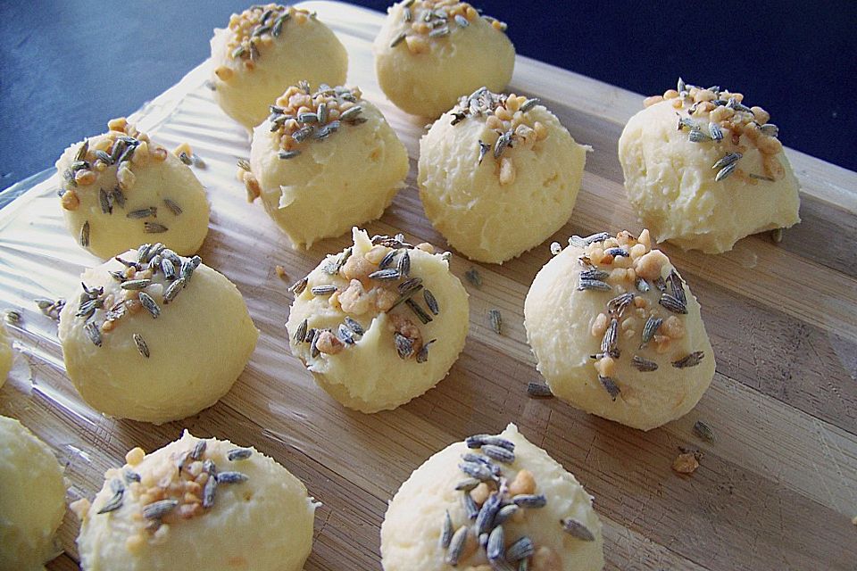 Orangentrüffel mit Lavendel Orangentrüffel mit Lavendel